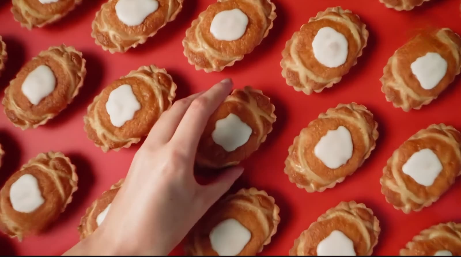 Lotus Frangipane - hand model